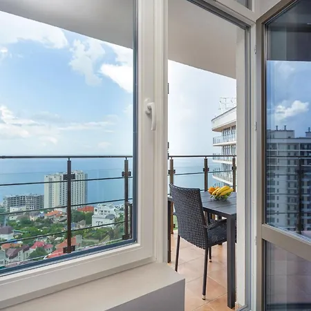 Level 24 - Sea & Sky View Apartment